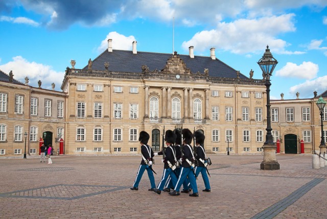 Royal,Gard,Near,Amalienborg,Castle,In,Copenhagen,,Denmark