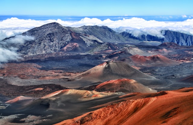 Caldera,Of,The,Haleakala,Volcano,(maui,,Hawaii),-,Hdr,Image